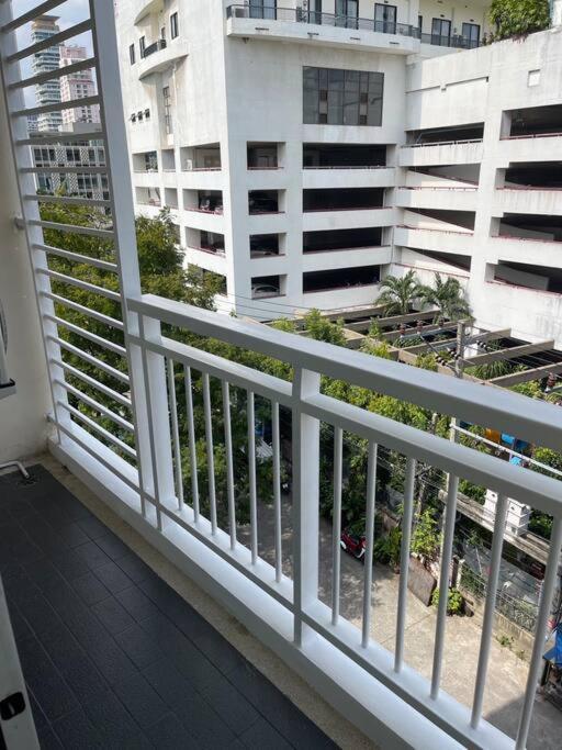 Delightful Condo In Central Location At Sukhumvit 49 بانكوك المظهر الخارجي الصورة